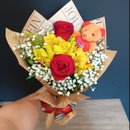 Buquê de Rosas Amor em Abraço