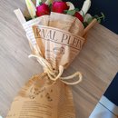 Buquê Lírios e Rosas Vermelhas Minimalista Poético 