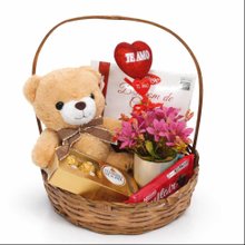 Cesta Especial Ferrero Rocher e Pelúcia