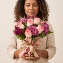 Vaso Essência Floral com Rosas e Astromélias