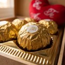 CAIXA ROSAS E FERRERO