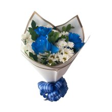 Buquê de Rosas Azuis com Flores Brancas