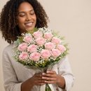 Buquê Clássico com 12 Rosas Nacionais Rosa Claro
