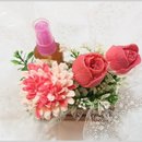 Arranjo flores Cera Dalia, Botão Rosa E hair Spray
