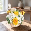 Cesta com Rosas Amarelas e Margaridas Brancas