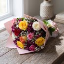 Buquê de 12 Lindas Rosas Coloridas