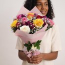 Buquê de 12 Lindas Rosas Coloridas