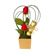 Arranjo com Rosas e Ferrero