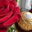 Arranjo com Rosas e Ferrero