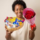 Cesta Coração Bombons Lacta e Buque 3 Rosas Vermelhas