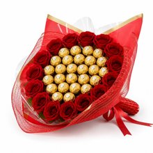 Buquê Coração 28 Ferreros Rocher 15 Rosas Vermelhas
