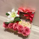 Cesta Pequena Presente Rosas Artificiais Chocolate