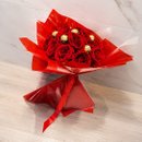 Buquê 12 Rosas Vermelhas Artificiais 6 Ferreros Rocher