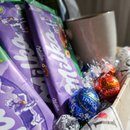 Cesta Amor Especial de Chocolate Lindt e Vinho
