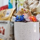 Cesta Mozao Especial Com Lindt Vinho Orquidea e Kinder