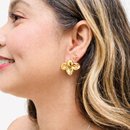 Brinco Flor Invertida Banhado a Ouro 18K