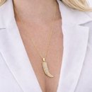 Colar Amuleto Cravejado com Banho em Ouro 