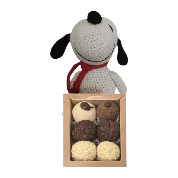 Snoopy Amigurumi com Caixa de Brigadeiro