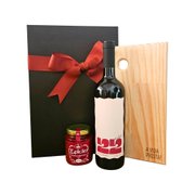 Cesta com Vinho Merlot, Tábua e Antepasto