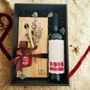 Cesta com Vinho Merlot, Tábua e Antepasto