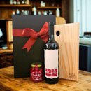 Cesta com Vinho Merlot, Tábua e Antepasto