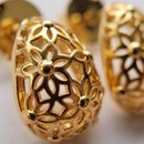 Brinco Dourado Gota com Arabescos
