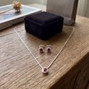 Conjunto Colar Pingente e Brincos Vermelho - Prata 925