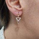 Brinco Pedras Zircônias Triangular