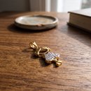 Pingente Menina para Mãe/avó Folheado a Ouro 18k Pedra
