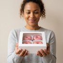 Caixa com 4 Mini Cake Donuts com Granulado Colorido 