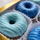 Caixa com 8 Mini Cake Donuts em tons de Azul 