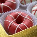 Caixa com 4 Mini Cake Donuts Vermelho e Branco