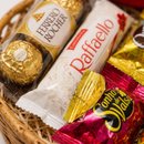 Cesta Chocolates & Cabernet