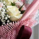 Buquê Misto de Rosas Brancas e Cor de Rosa
