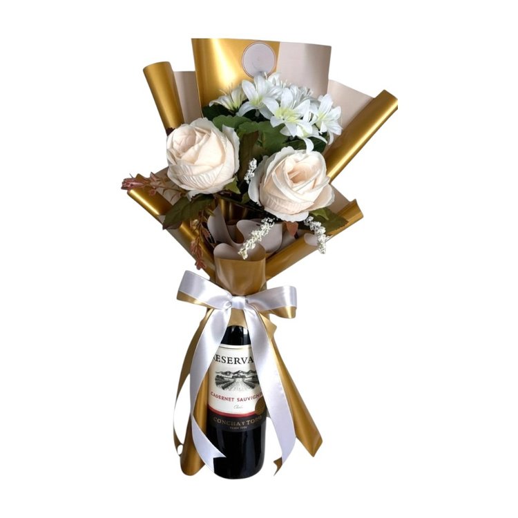 Buquê No Vinho Reservado Com Flores Brancas