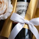 Buquê No Vinho Reservado Com Flores Brancas