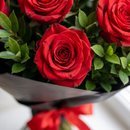 Buquê 14 Rosas Vermelhas Elegância