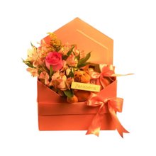 Box Parabéns com Flores, Ursinho e Chocolate Ferrero
