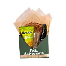 Cesta Feliz Aniversário Cerveja, Copo e Salgadinho