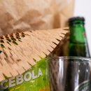 Cesta Feliz Aniversário Cerveja, Copo e Salgadinho