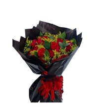 Buquê Black de 12 Rosas Vermelhas 