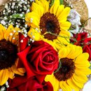 Buquê com 3 Rosas Vermelhas e 3 Girassóis