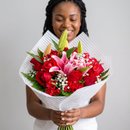 Valentina Lírios e Rosas Vermelhas