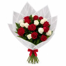 Amor em 2 Tons  Rosas Vermelhas e Brancas