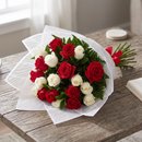 Amor em 2 Tons  Rosas Vermelhas e Brancas