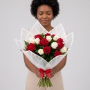 Amor em 2 Tons  Rosas Vermelhas e Brancas