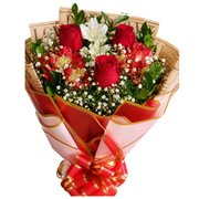 Trio de Rosas e Astromérias