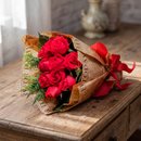 Buquê 10 Rosas no kraft