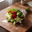 Buque de Lirio com Rosas Vermelhas