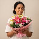 Buquê Lírio Rosa e Rosas Brancas
